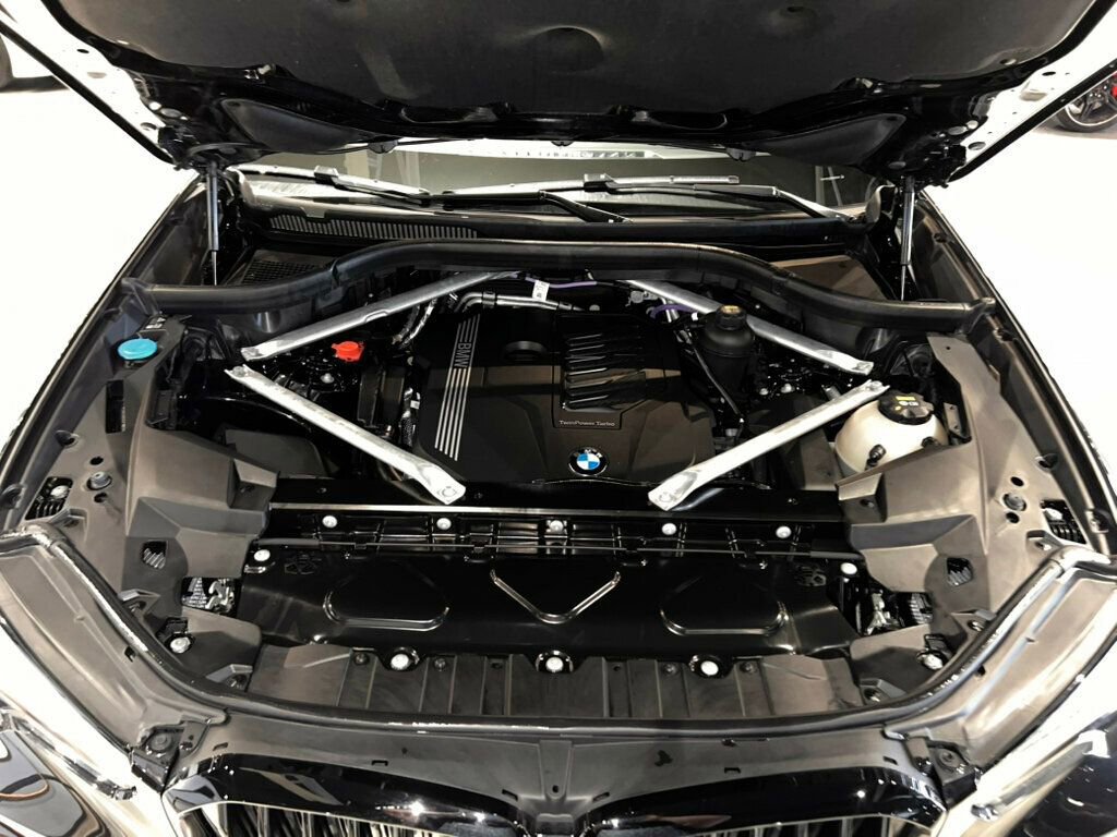 Used 2023 BMW X5 xDrive40i w/ M Sport Package image 9