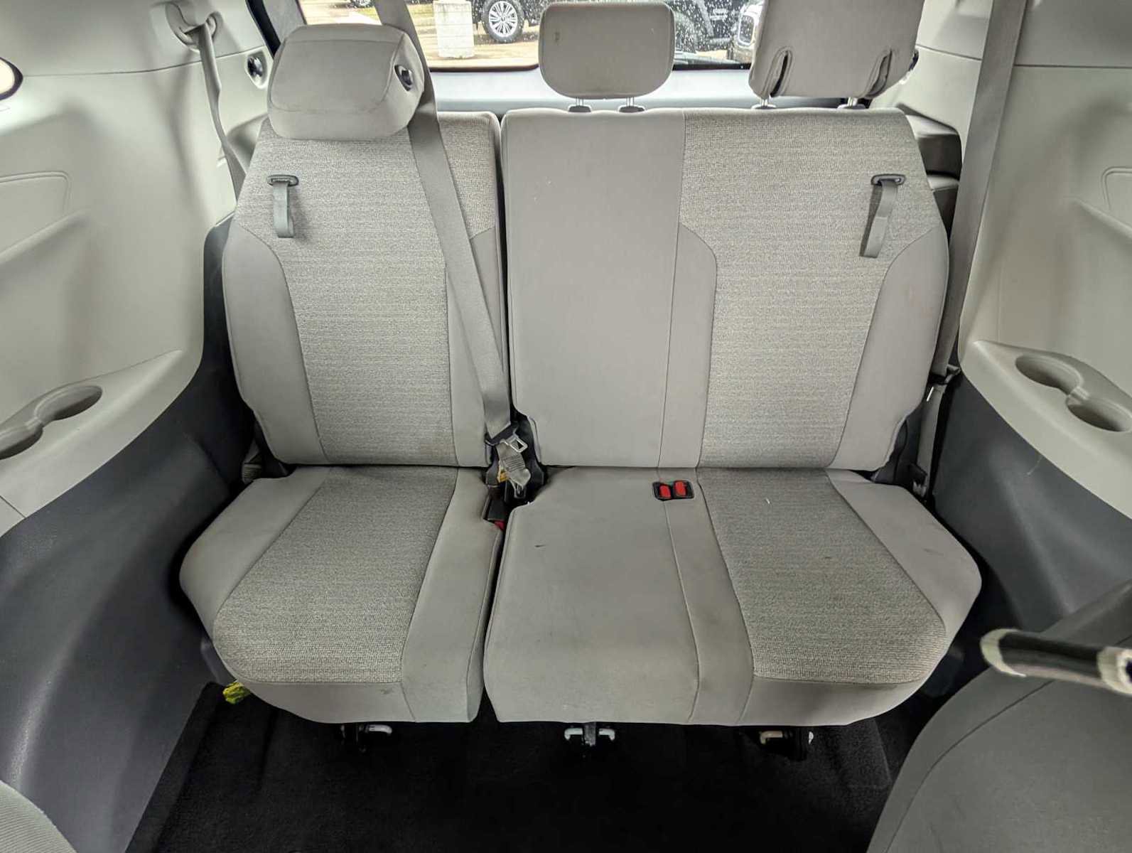 Used 2021 Toyota Sienna LE image 28