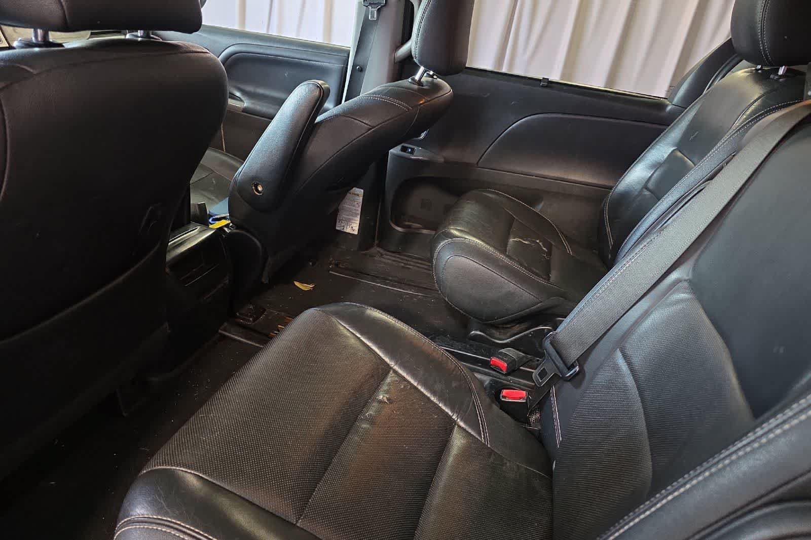 Used 2015 Toyota Sienna SE w/ SE Preferred Package FWD image 5