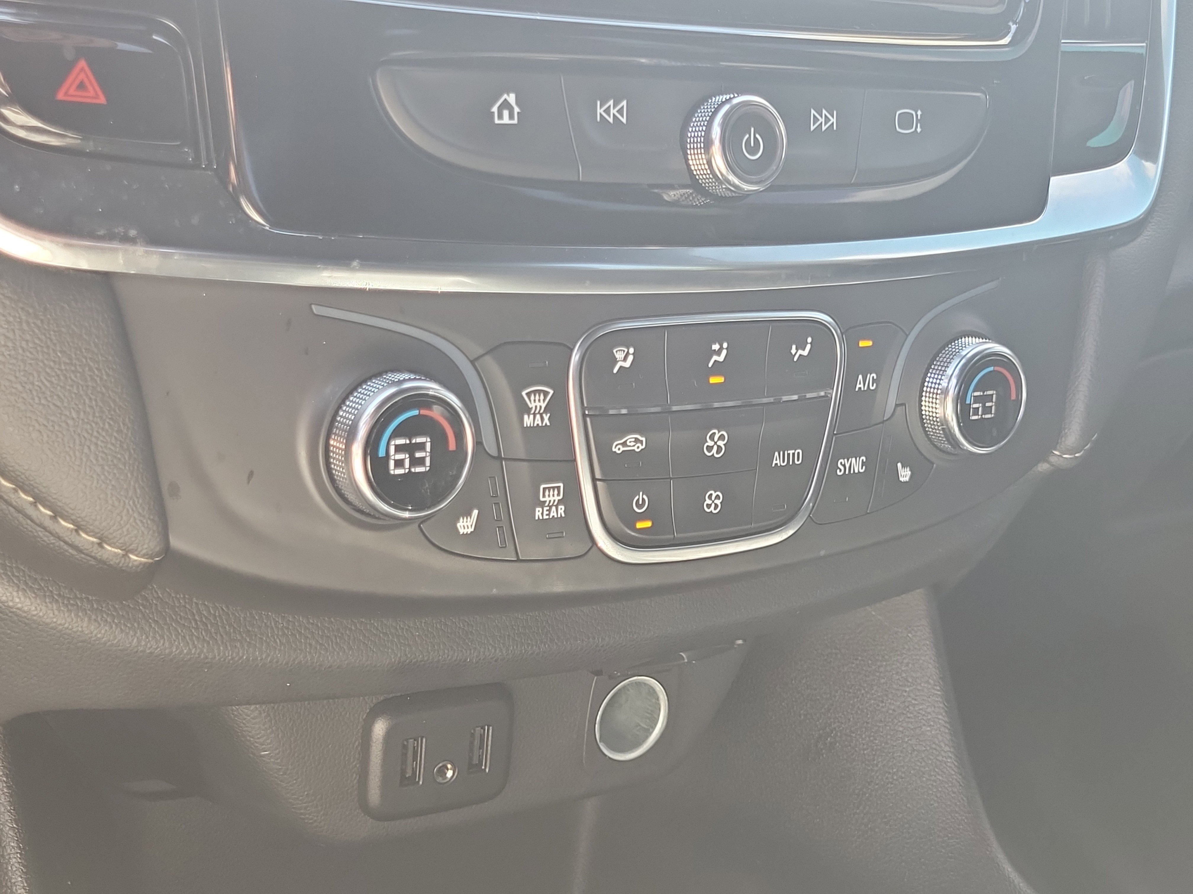 Used 2023 Chevrolet Traverse LT image 35