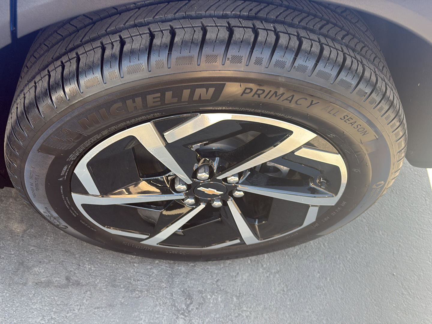 Used 2025 Chevrolet Equinox EV LT FWD image 32