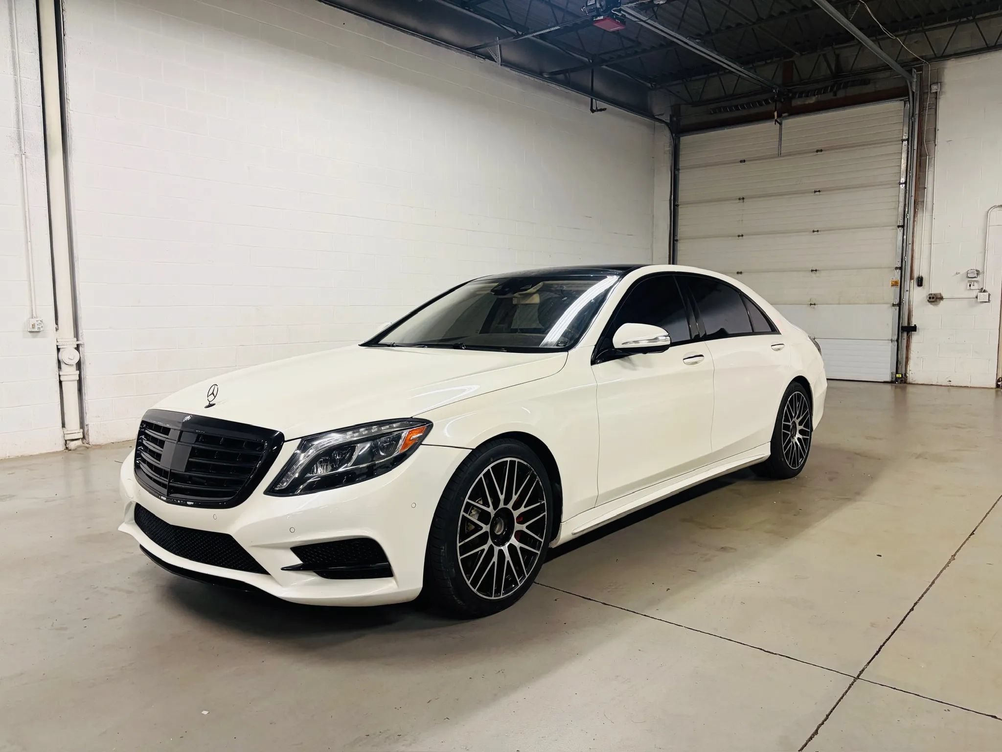 Used 2016 Mercedes-Benz S 550 4MATIC Sedan image 2