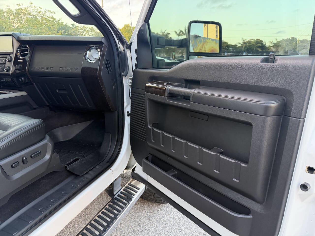 Used 2015 Ford F350 Platinum w/ Platinum Package AWD/4WD image 25