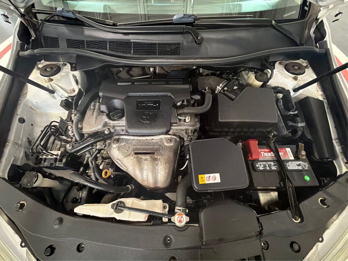 Used 2017 Toyota Camry SE w/ Moonroof Package FWD image 11