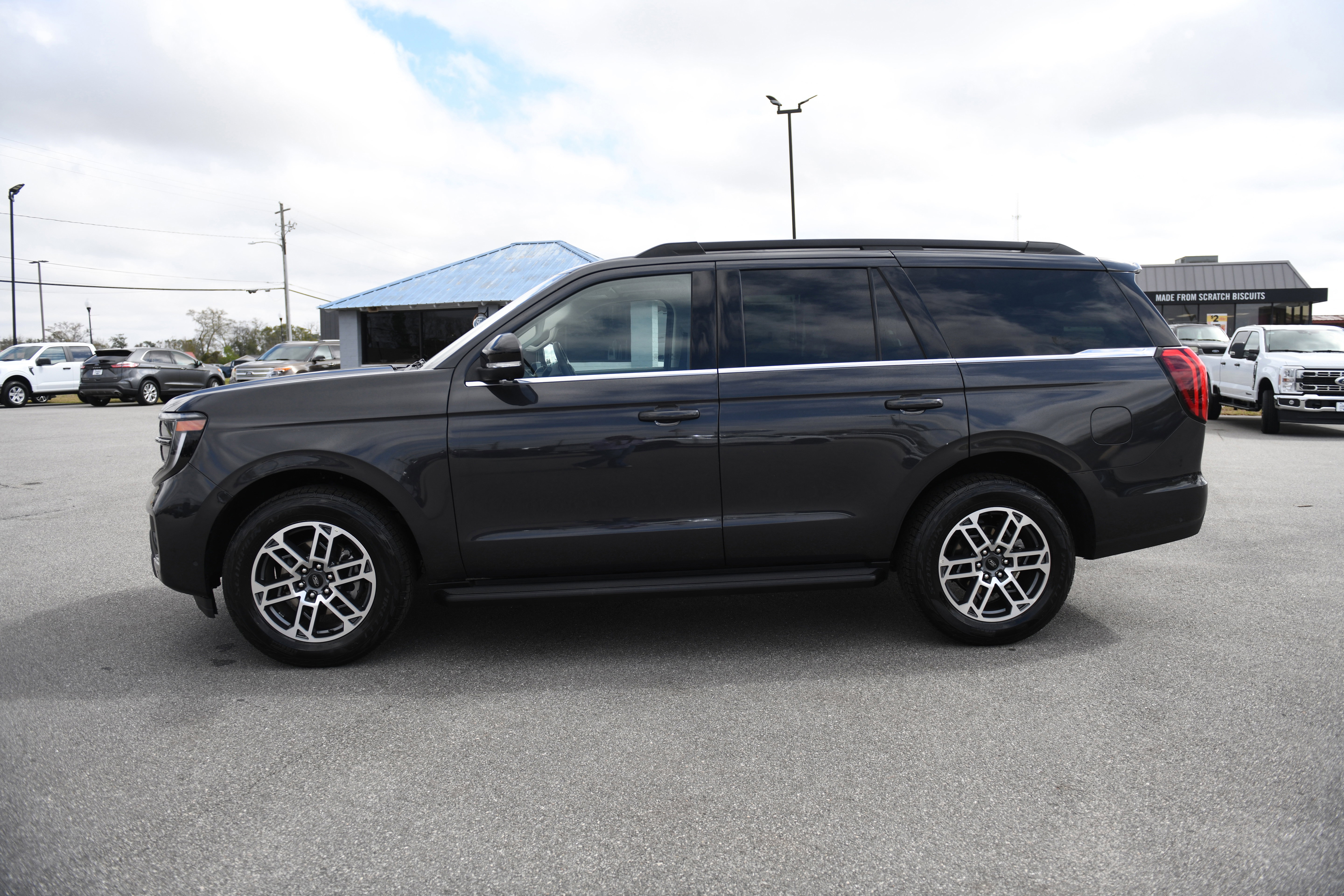 Used 2025 Ford Expedition Active image 10