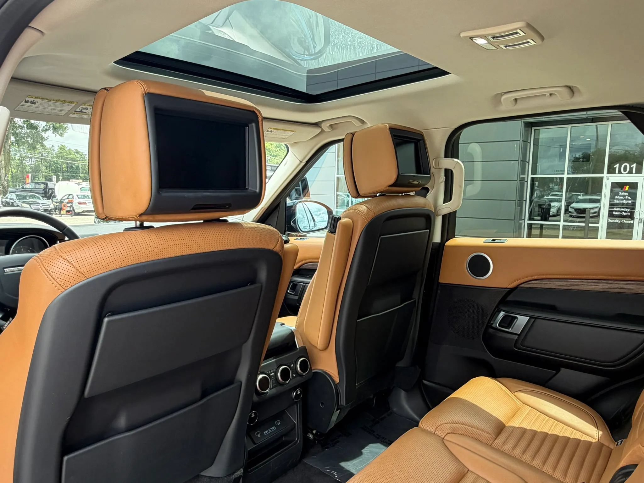 Used 2017 Land Rover Discovery HSE Luxury AWD/4WD image 15