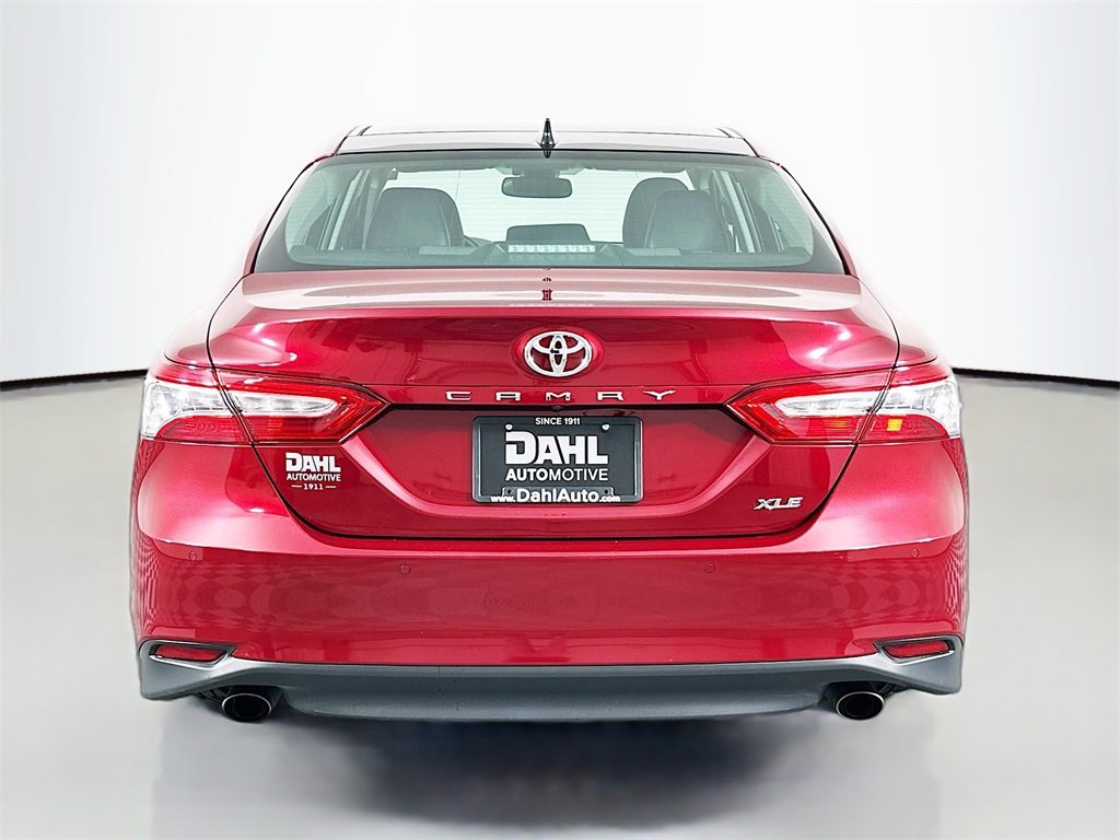 Used 2018 Toyota Camry XLE image 9