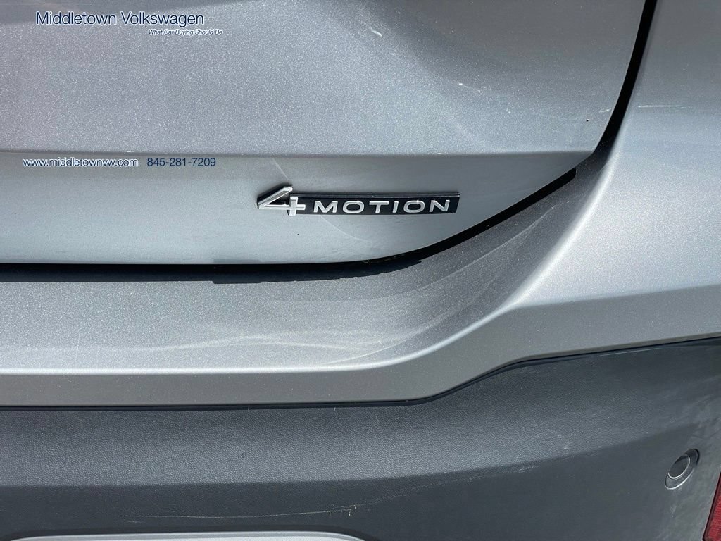 Used 2025 Volkswagen Tiguan SE AWD/4WD image 9
