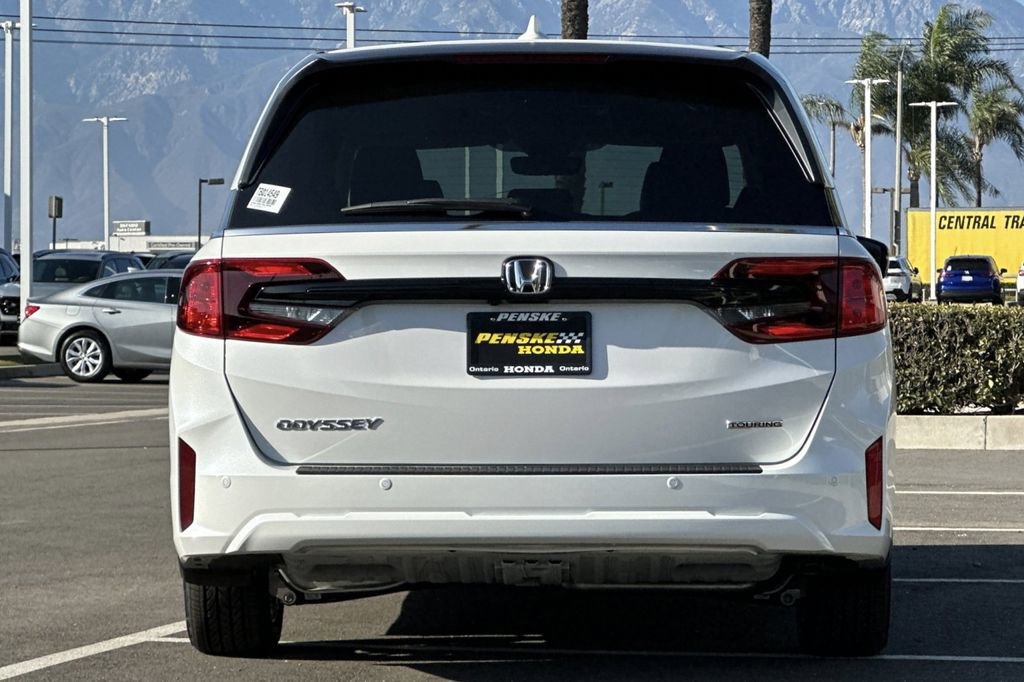 New 2026 Honda Odyssey Touring image 4