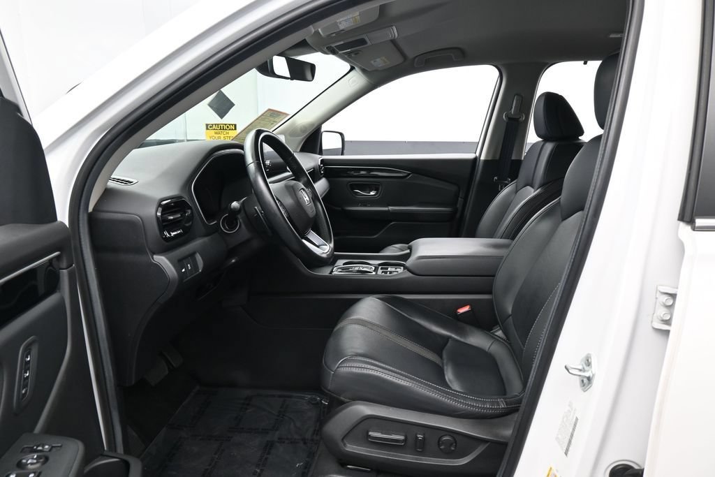 Used 2025 Honda Pilot EX-L image 11