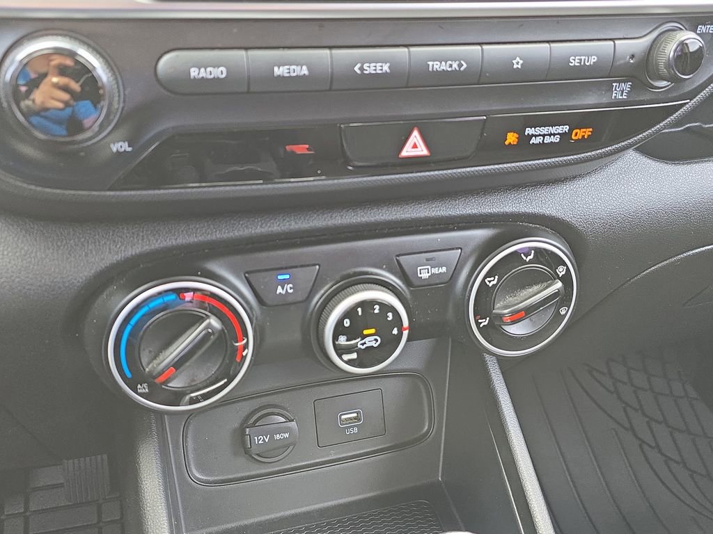 Used 2021 Hyundai Venue SE FWD image 22
