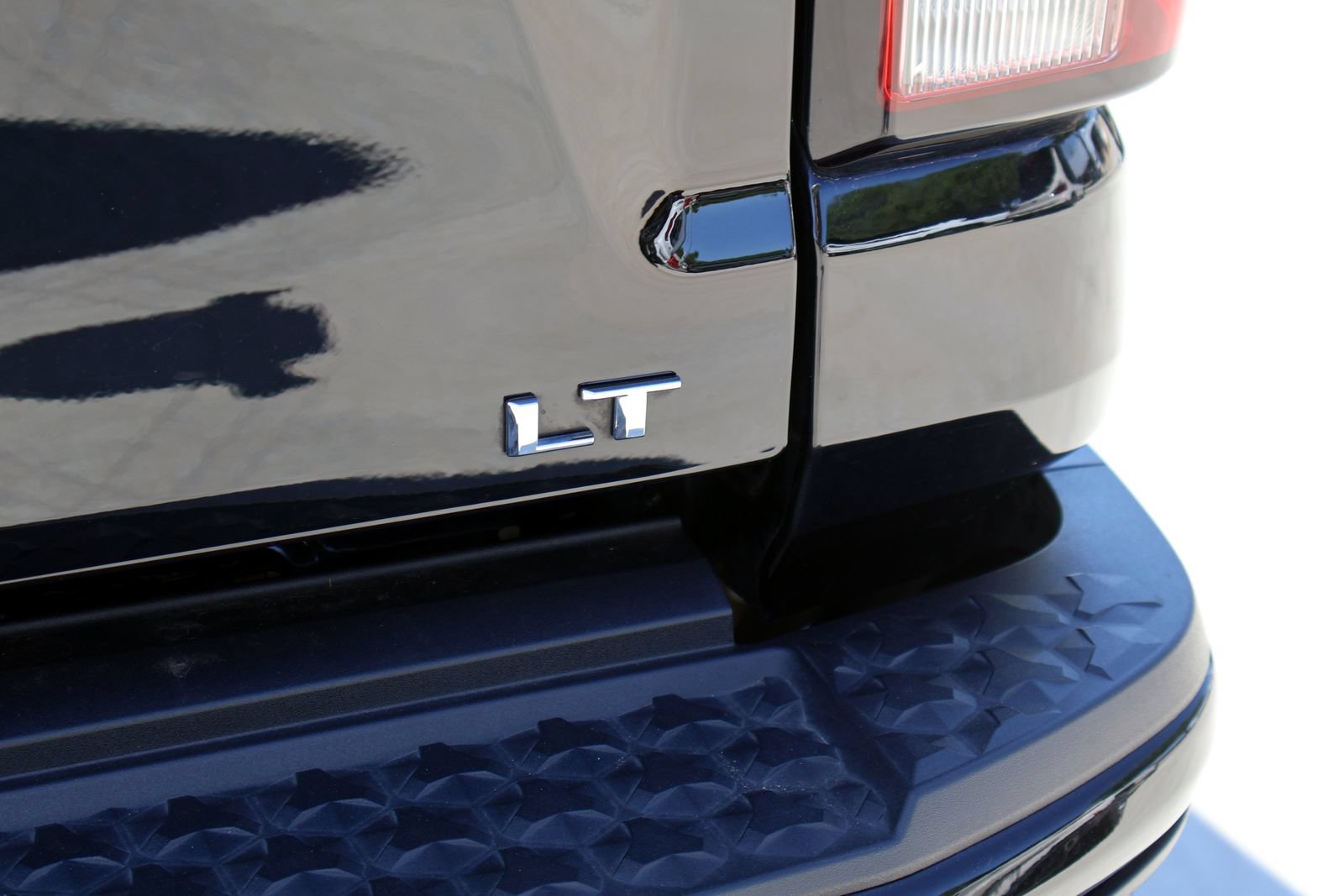 Used 2024 Chevrolet Colorado LT w/ LT Convenience Package II RWD image 8