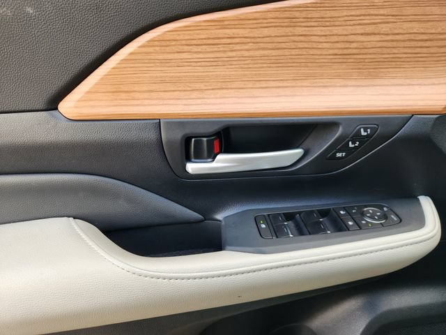 Certified 2026 Toyota Grand Highlander AWD Hybrid image 22