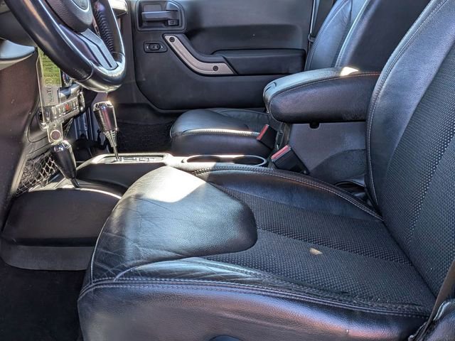 Used 2016 Jeep Wrangler Unlimited Sahara AWD/4WD image 12