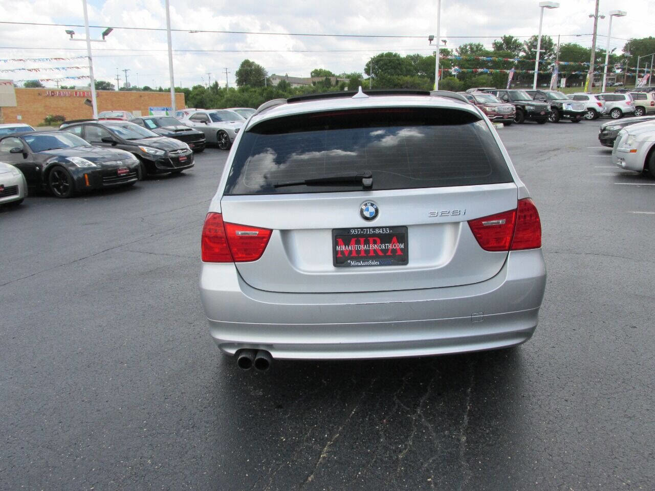 Used 2011 BMW 328i xDrive Wagon AWD/4WD image 5