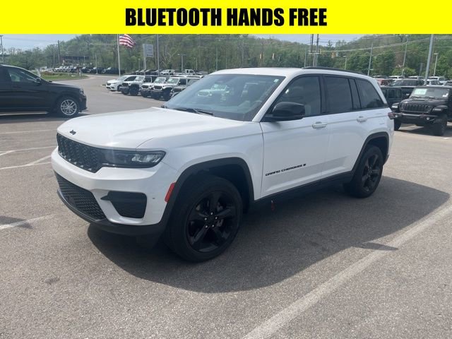 Used 2024 Jeep Grand Cherokee Altitude image 3