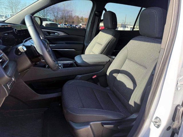 Used 2024 Chevrolet Traverse LS AWD/4WD image 18