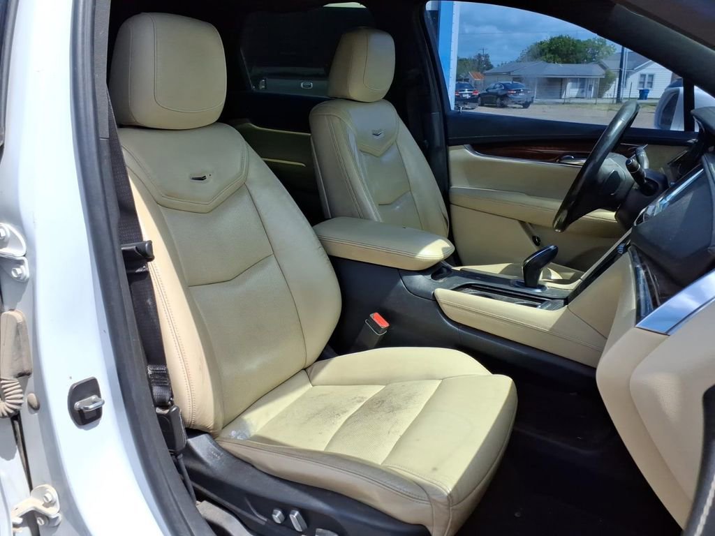 Used 2017 Cadillac XT5 Luxury FWD image 12
