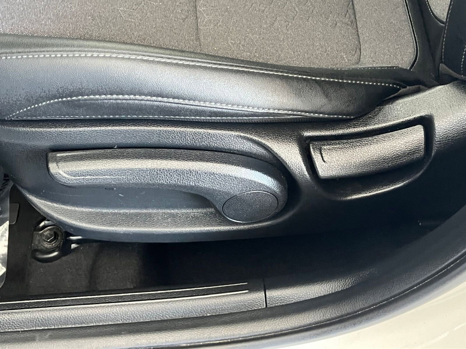 Used 2025 Kia Seltos S image 23