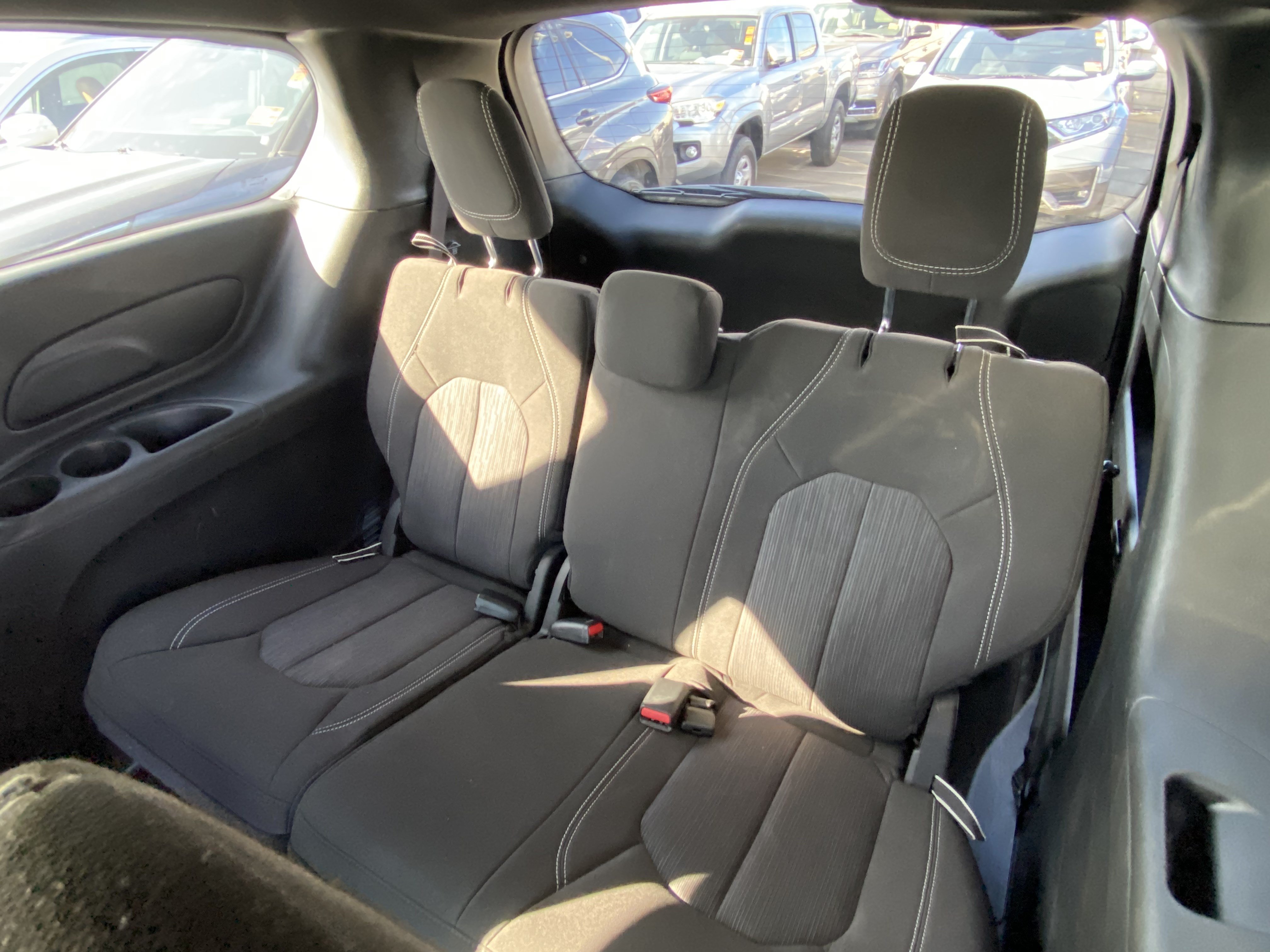 Used 2024 Chrysler Pacifica Touring FWD image 17