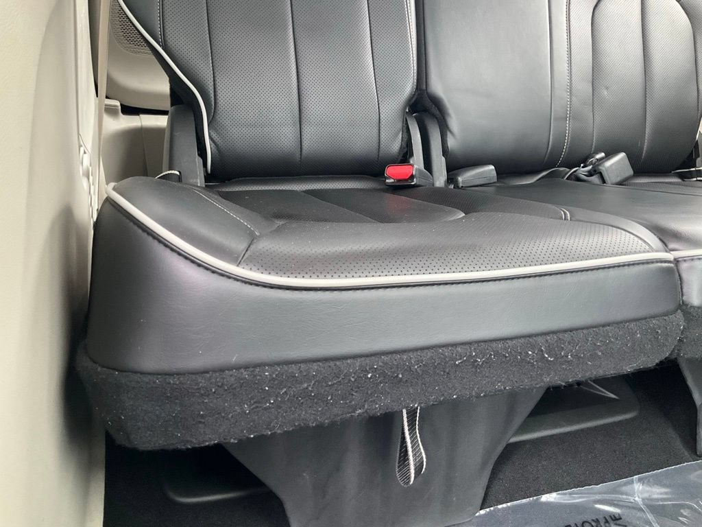 Used 2023 Chrysler Pacifica Limited FWD image 58