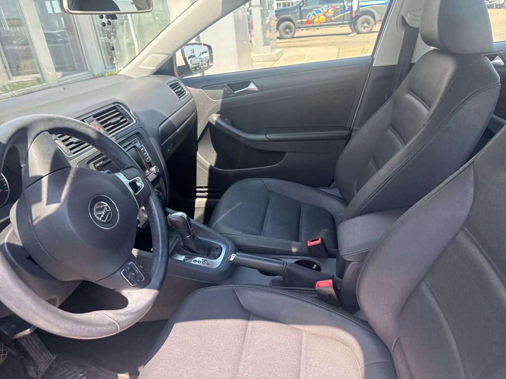 Used 2012 Volkswagen Jetta SE FWD image 12