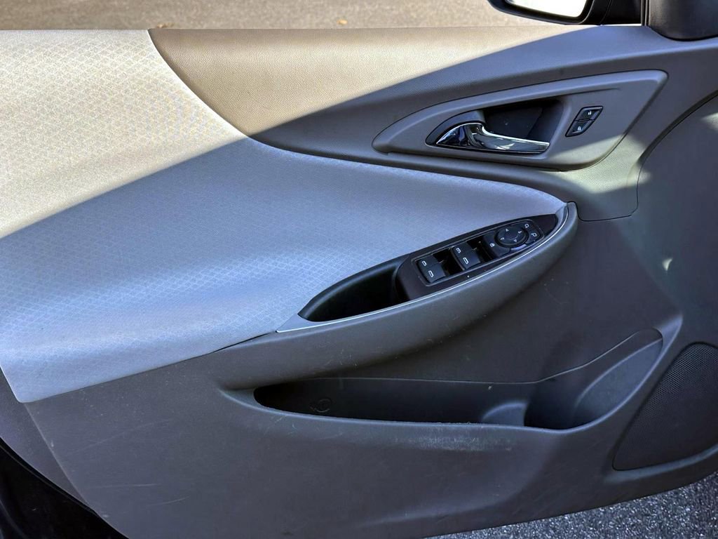 Used 2019 Chevrolet Malibu Hybrid image 15