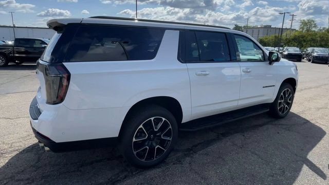 New 2026 Chevrolet Suburban RST w/ Comfort Package AWD/4WD image 2
