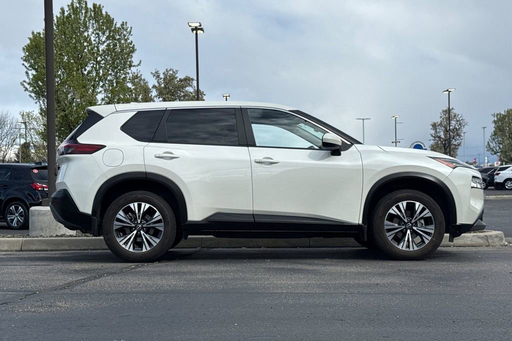 Used 2023 Nissan Rogue SV image 3
