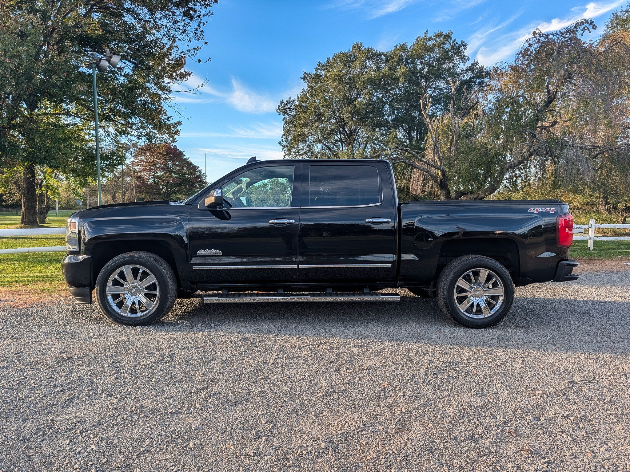 Used 2017 Chevrolet Silverado 1500 High Country AWD/4WD image 9