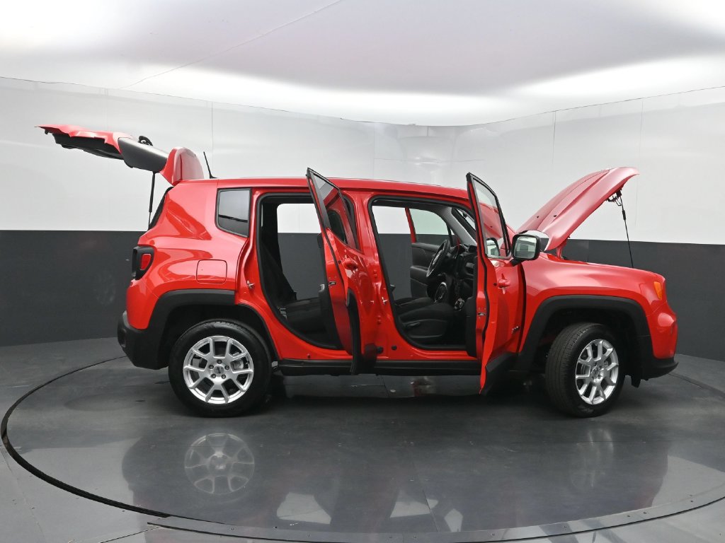 Used 2023 Jeep Renegade Latitude AWD/4WD image 32