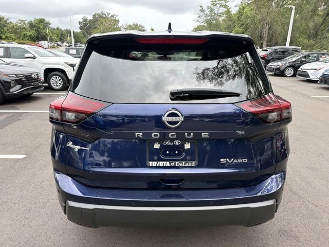 Used 2024 Nissan Rogue SV AWD/4WD image 3