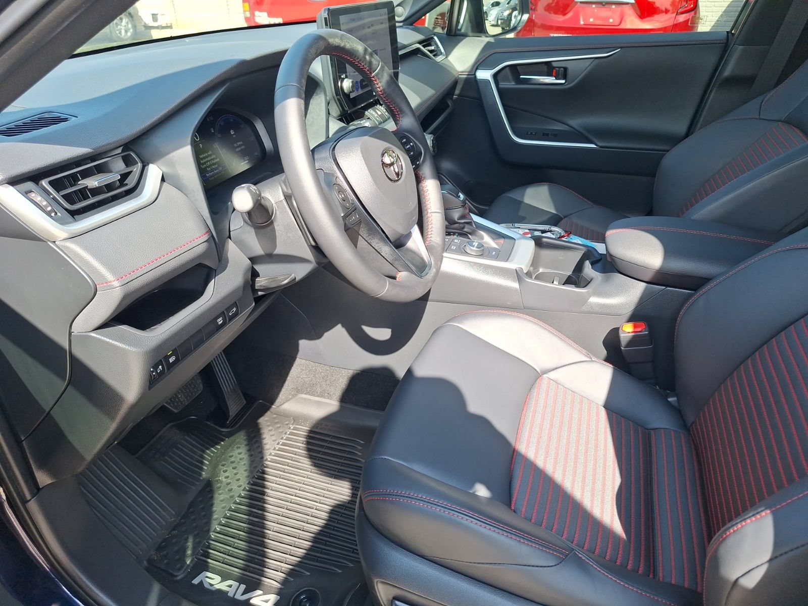 Used 2025 Toyota RAV4 XSE AWD/4WD image 15