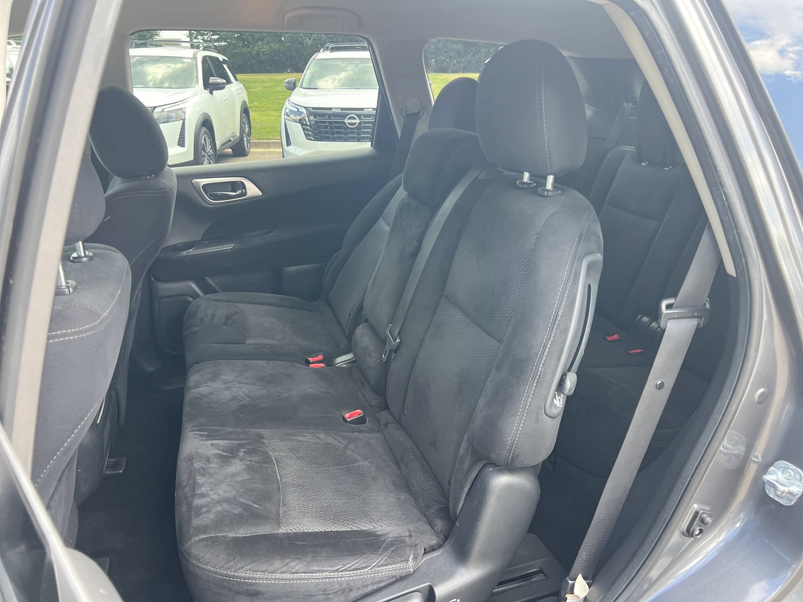 Used 2016 Nissan Pathfinder SV FWD image 17
