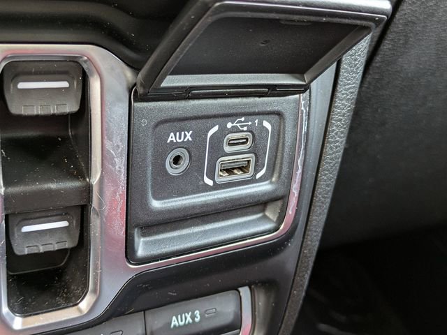 Used 2024 Jeep Gladiator Rubicon w/ Technology Group image 23