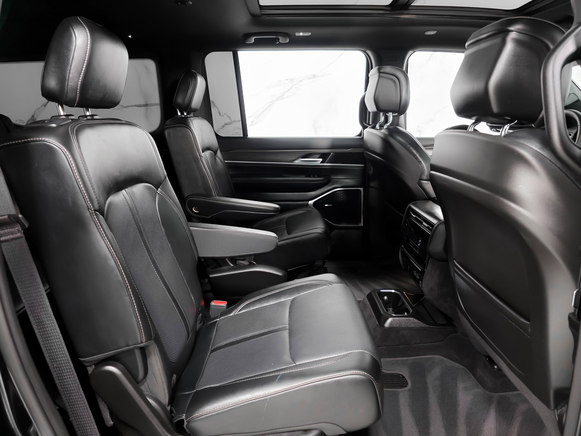 Used 2023 Jeep Wagoneer Series II w/ Premium Group I image 3