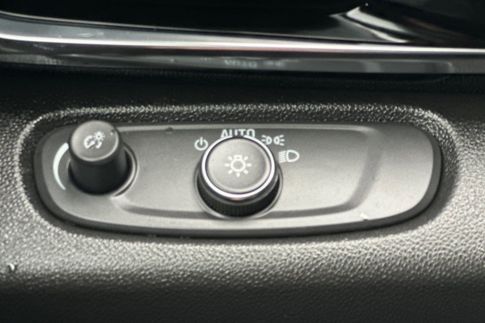 Used 2024 Buick Envista Avenir image 23