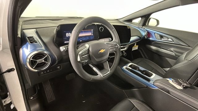 Used 2026 Chevrolet Equinox EV LT FWD image 14