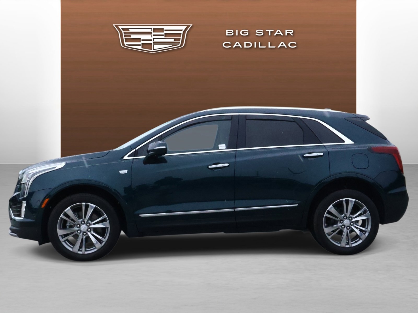 Used 2025 Cadillac XT5 Premium Luxury w/ Technology Package FWD image 2