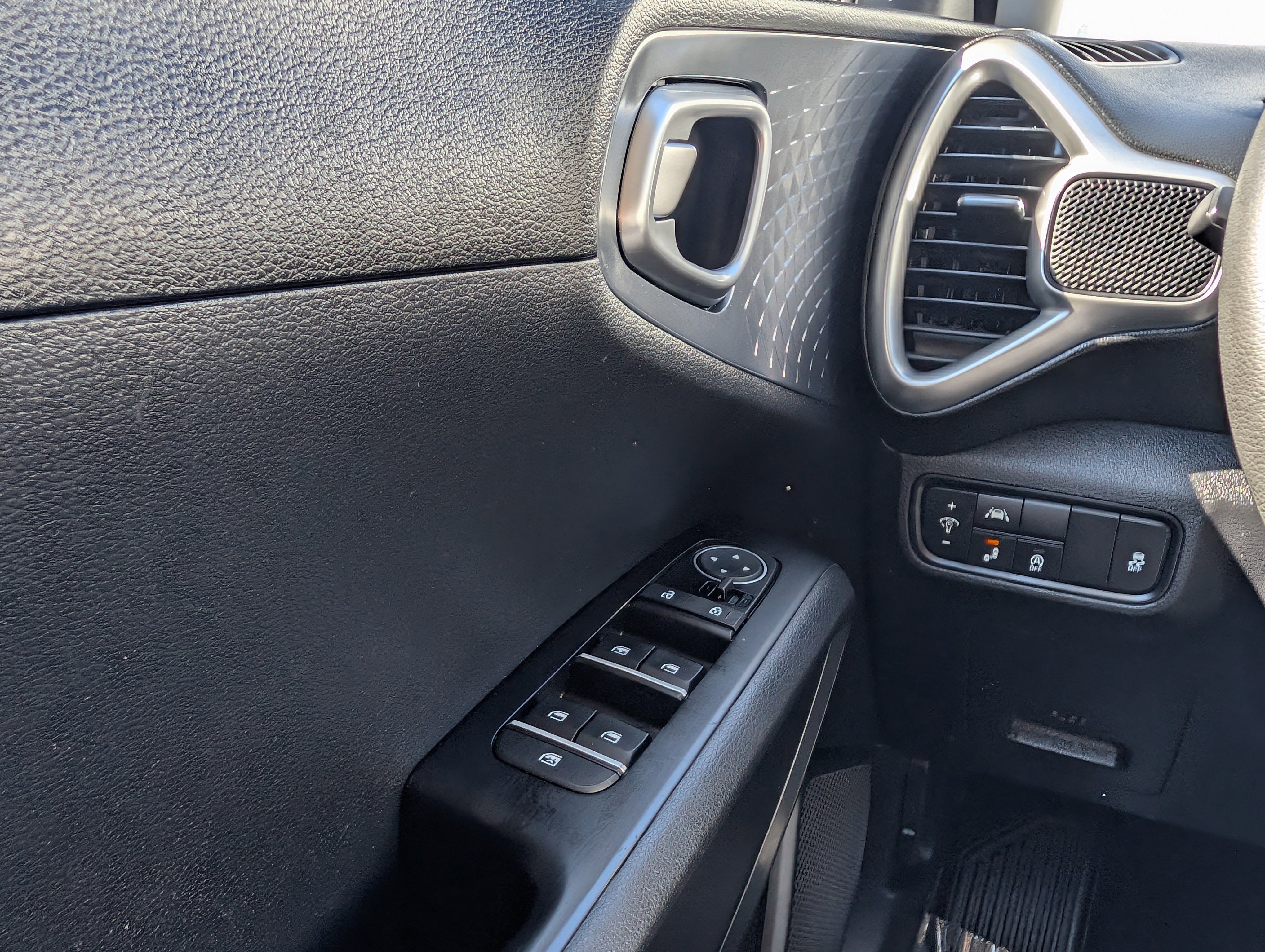 Used 2020 Kia Soul S FWD image 23