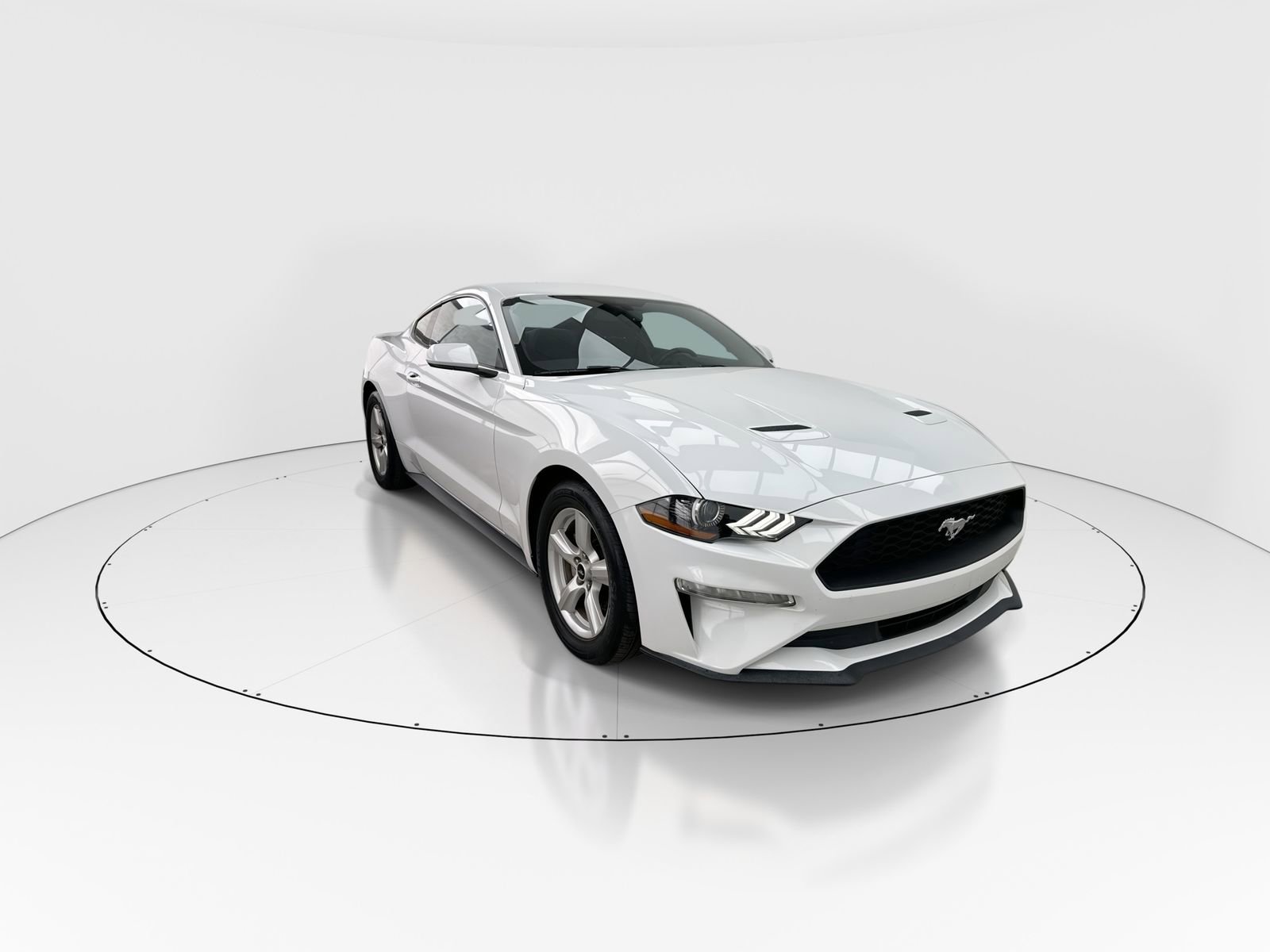 Used 2018 Ford Mustang EcoBoost image 2