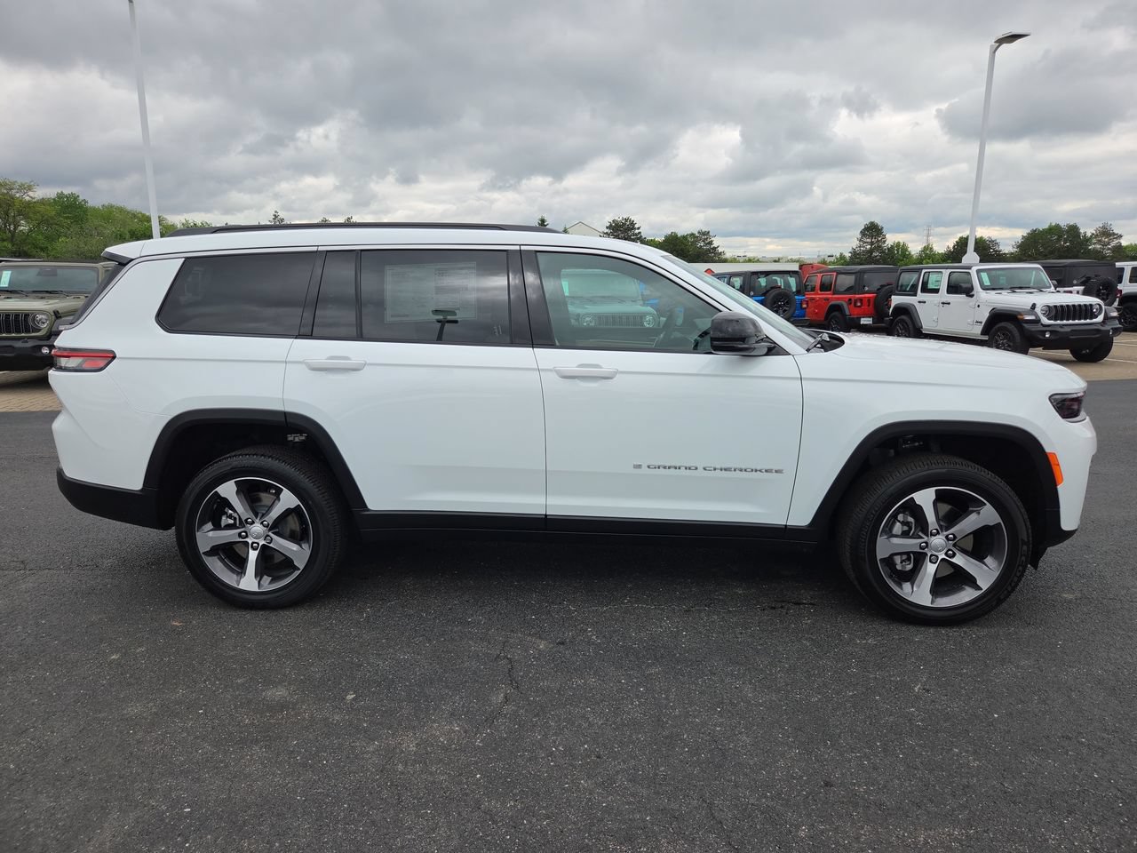 New 2026 Jeep Grand Cherokee L Limited AWD/4WD image 8