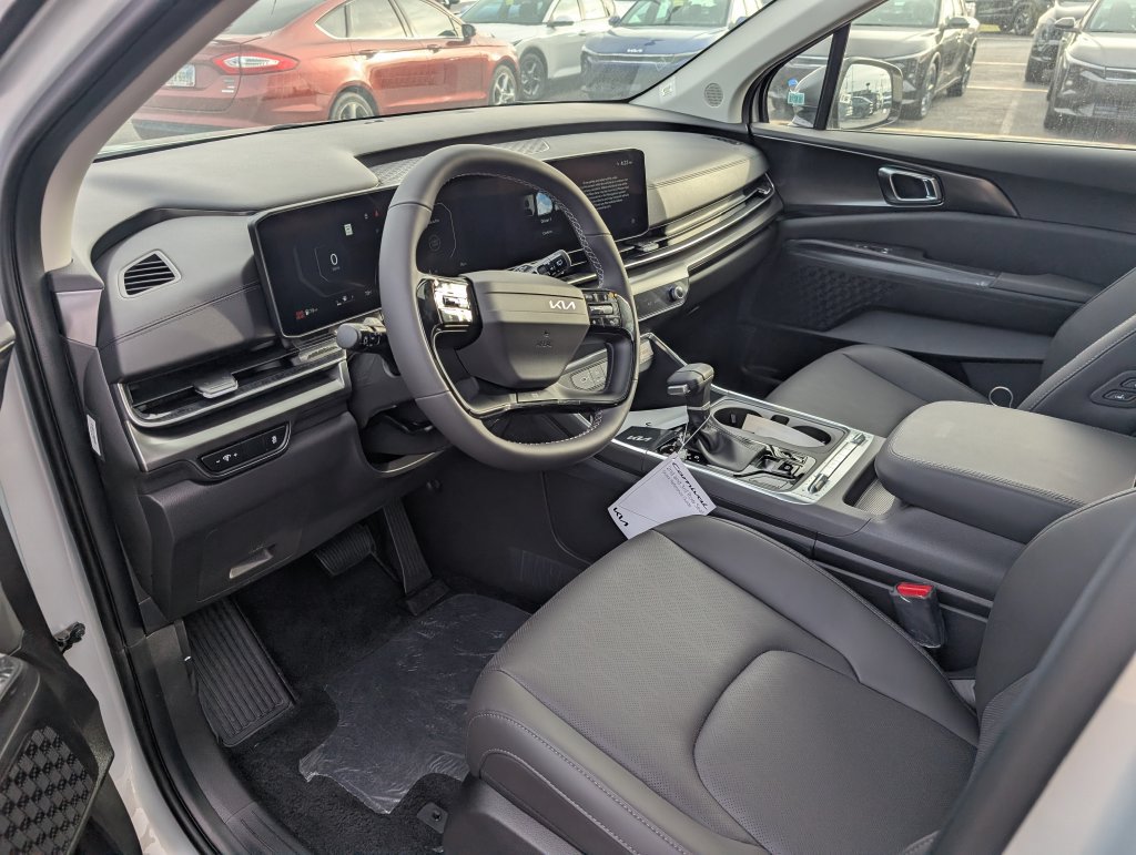 New 2027 Kia Carnival EX FWD image 10