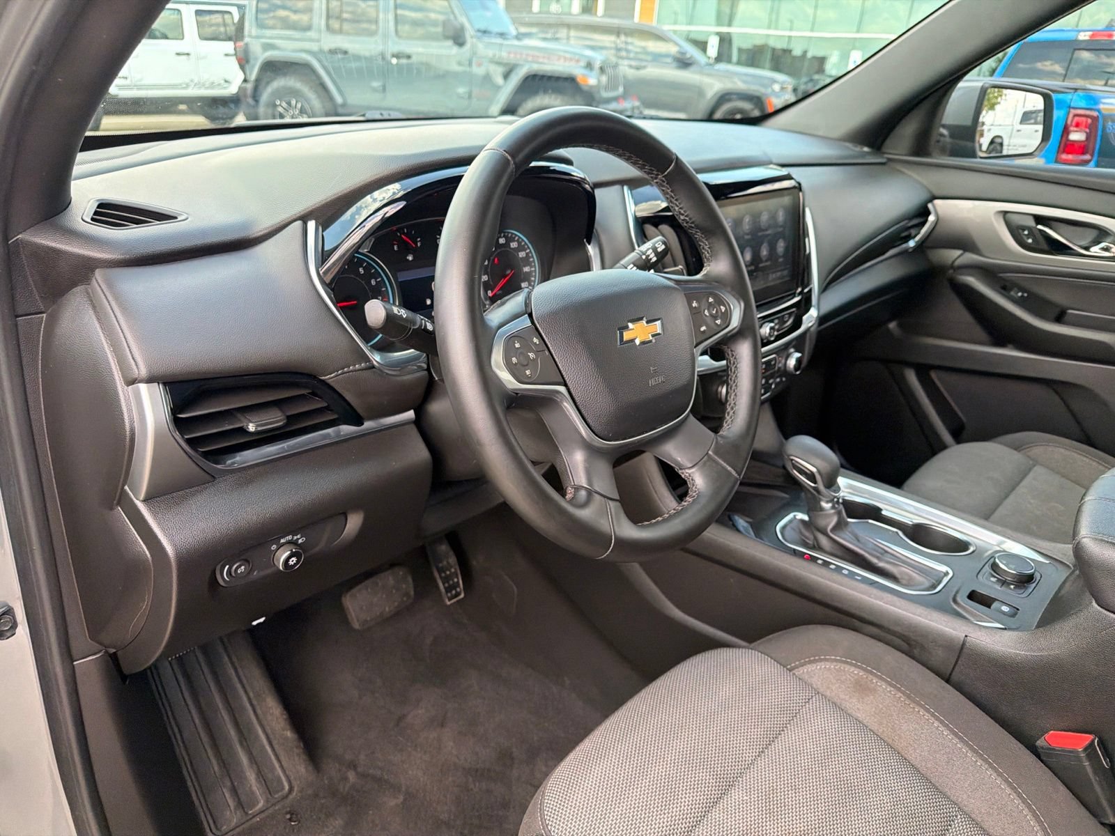 Used 2023 Chevrolet Traverse LT FWD image 12