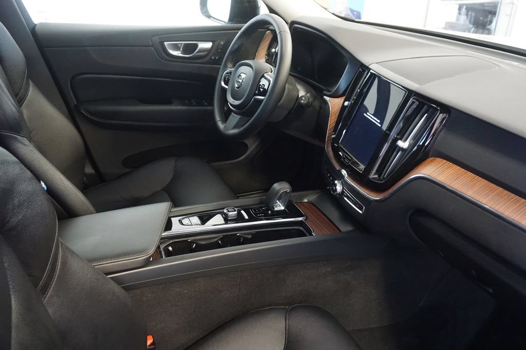 Used 2024 Volvo XC60 B5 Plus AWD/4WD image 28