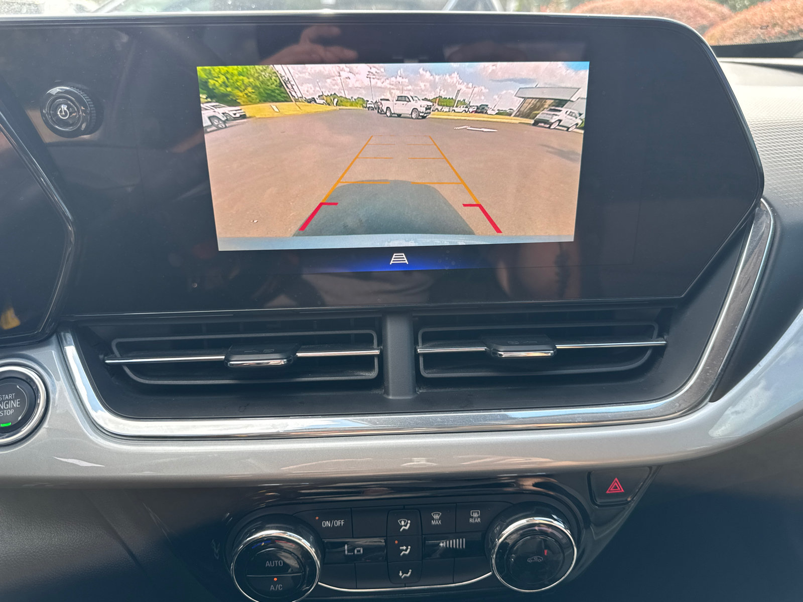 Used 2025 Chevrolet Trax LT FWD image 26