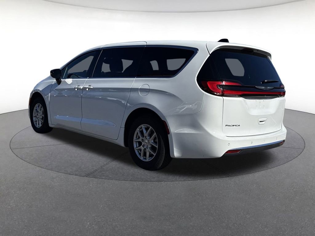 Certified 2025 Chrysler Pacifica Select image 3