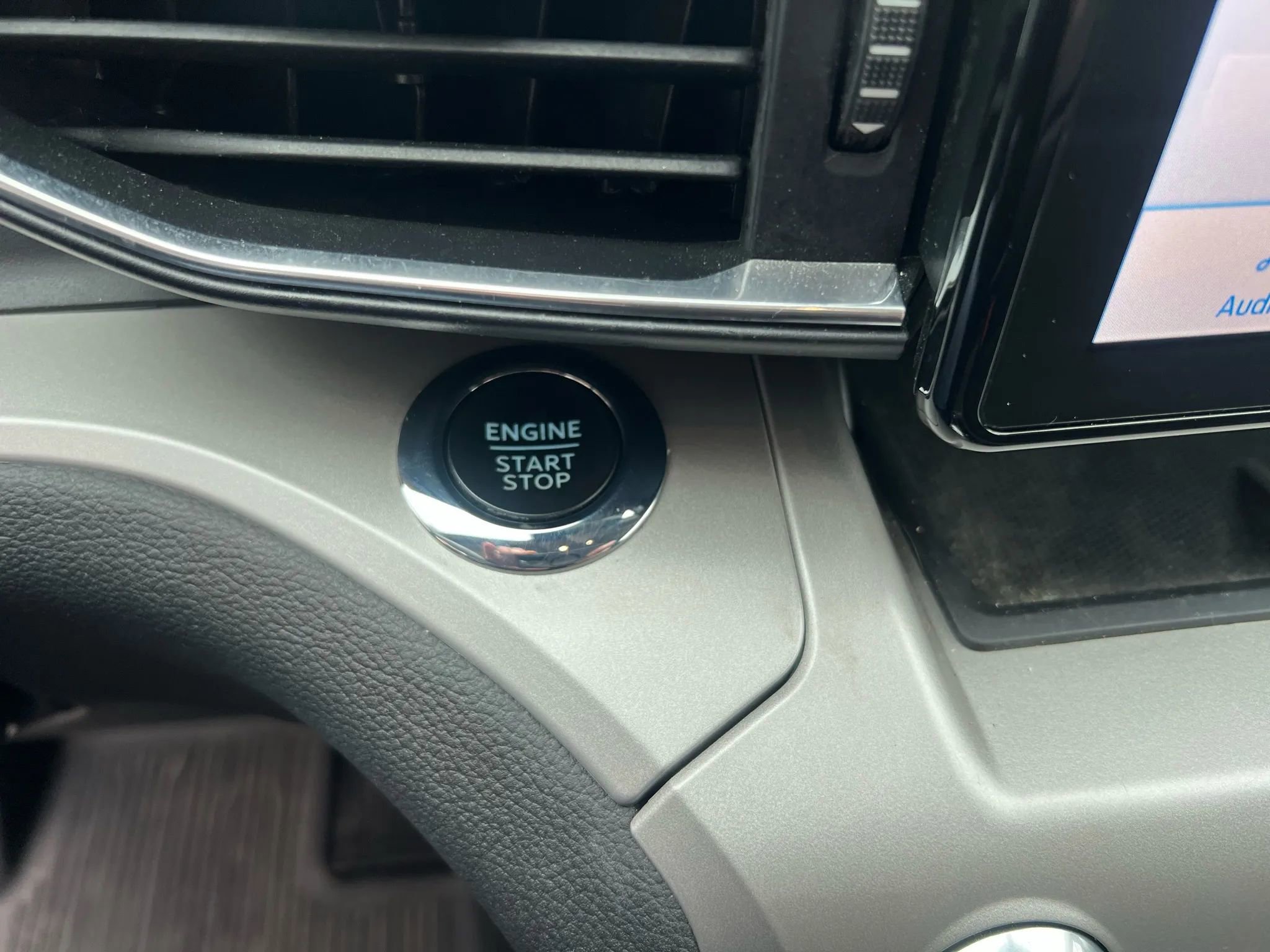 Used 2023 Ford Explorer XLT w/ Equipment Group 202A image 23