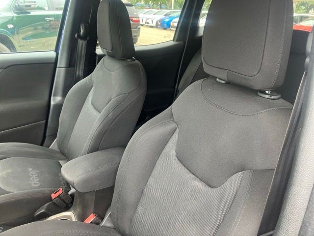 Used 2017 Jeep Renegade Latitude AWD/4WD image 12