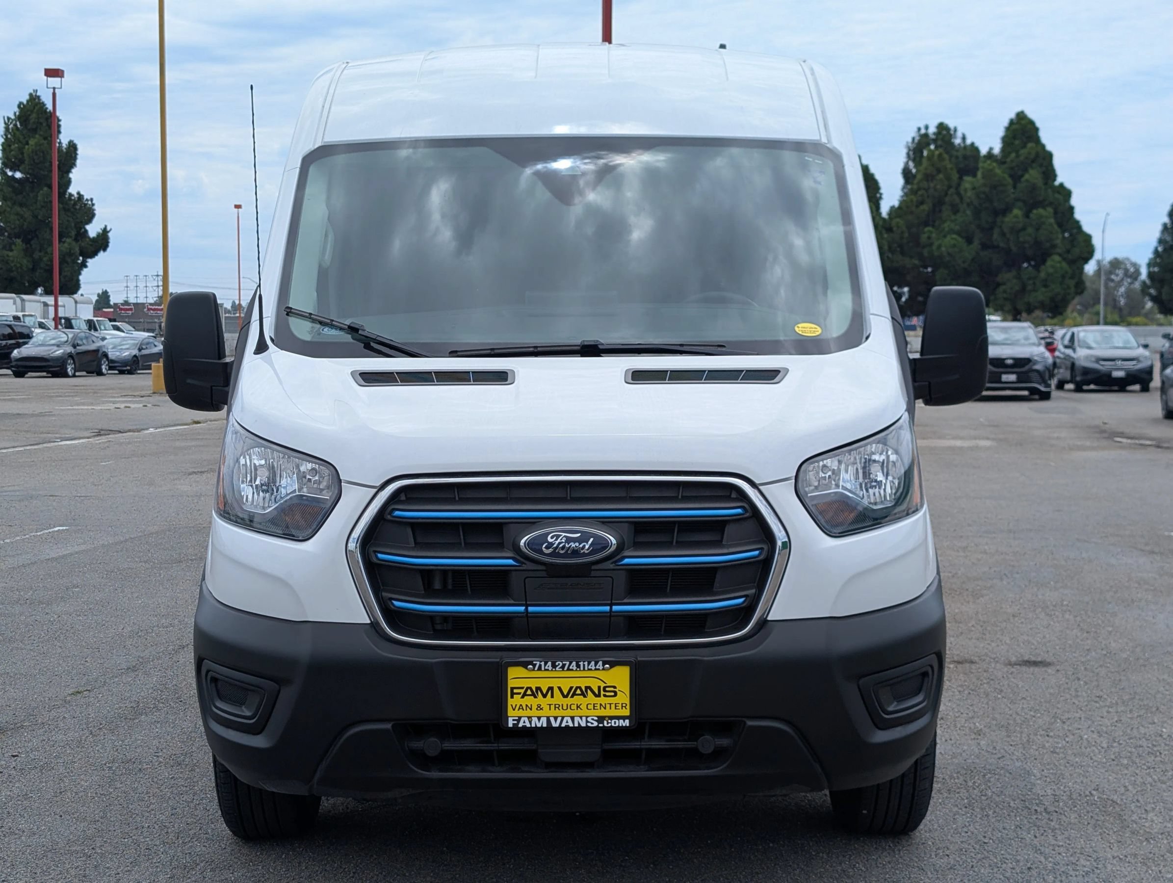 Used 2023 Ford E-Transit Medium Roof RWD image 2